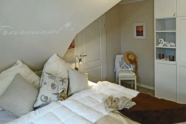 Schlafzimmer mit Doppelbett Kavelweg 13 Kavelweg 13 Wohnung 4 - Kleiner Käptn