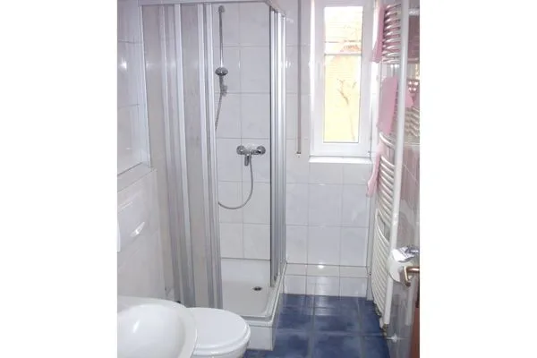 Badezimmer mit Dusche Hoppenberg 9 OG links - Zur Kogge