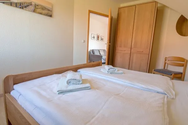Schlafzimmer mit Doppelbett Zur Hanse Wohnung 2.3 - Zur Hanse Nord