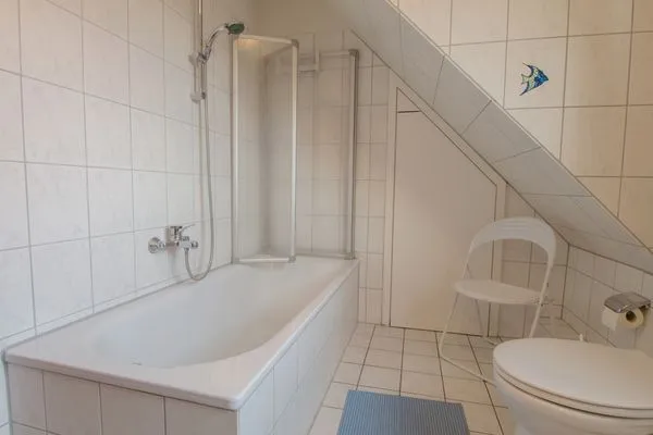 Badezimmer mit Badewanne Zur Hanse Wohnung 2.4
