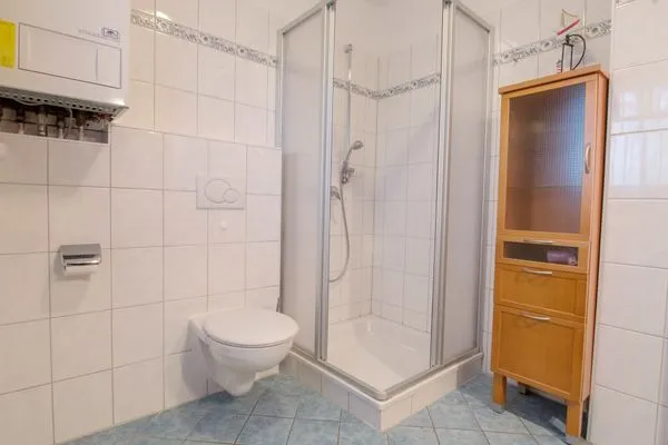 Badezimmer mit Dusche Zur Hanse Wohnung 4.1