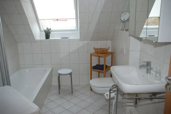 Badezimmer mit Badewanne Zur Hanse Wohnung 4.5 - Zur Hanse West