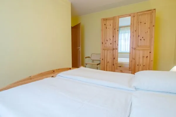Schlafzimmer mit Doppelbett Zur Hanse Wohnung 4.2
