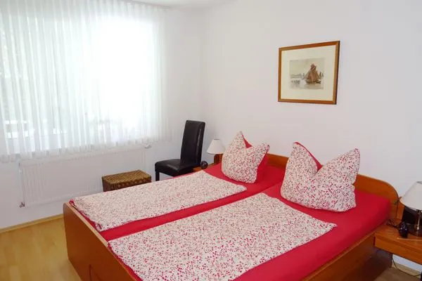 Schlafzimmer mit Doppelbett  Ferienwohnung Sobek