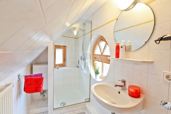 Ferienpark Freesenbruch Wohnung 1.4 -Ferienzeit Ostseeheilbad Zingst - Badezimmer mit Dusche