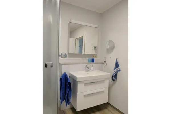 Badezimmer mit Dusche Parkresidenz am Hafen Wohnung HF 26 - "Min Höög"