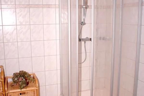 Badezimmer mit Dusche Parkresidenz am Hafen Wohnung HF 31