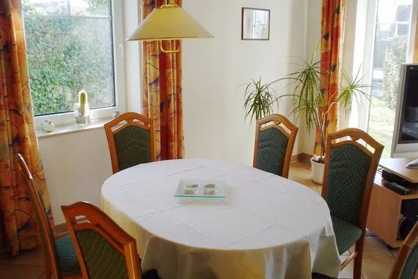 Esstisch Parkresidenz am Hafen Wohnung HF 31