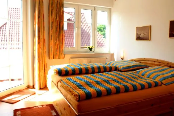 Schlafzimmer mit Doppelbett  Hafenstrasse 34 - Wohnung 3