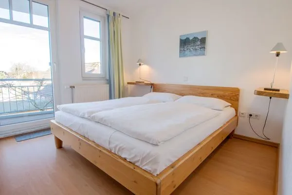Schlafzimmer mit Doppelbett  Appartementhaus Boddenblick - "Möwe"