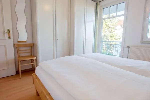 Schlafzimmer mit Doppelbett  Appartementhaus Boddenblick - "Möwe"