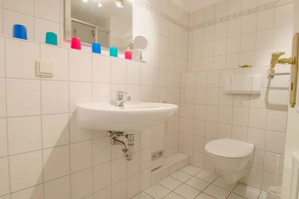 Badezimmer mit Dusche  Appartementhaus Boddenblick "Himmelkieker"