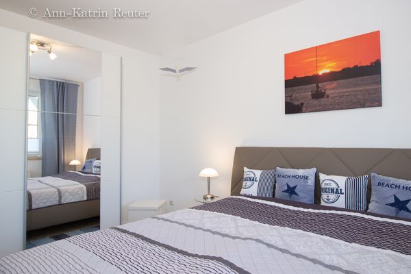 Schlafzimmer mit Doppelbett