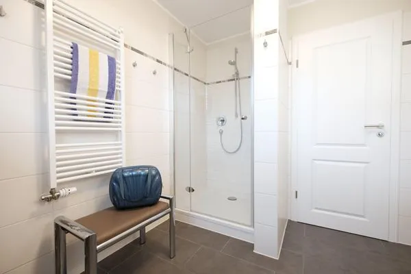 Badezimmer mit Dusche Mühlenstrasse 23 - Wohnung Kranichblick