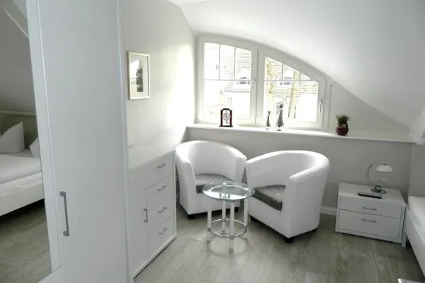 Schlafzimmer mit Doppelbett  Haus Frieda