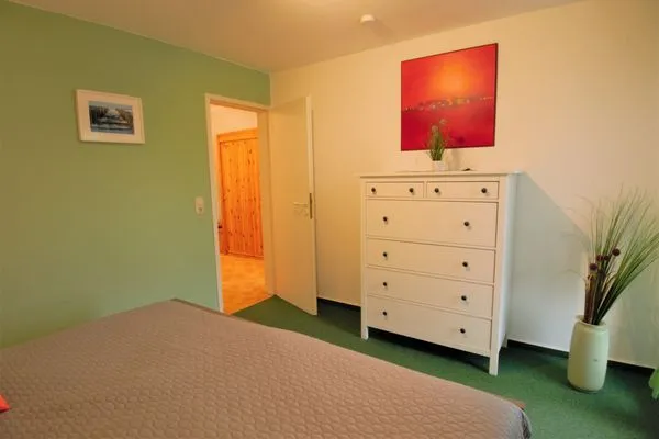 Schlafzimmer mit Doppelbett  Ferienwohnung Jonathan