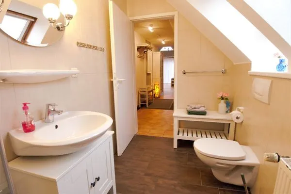 Badezimmer mit Dusche  Ferienwohnung Jonathan