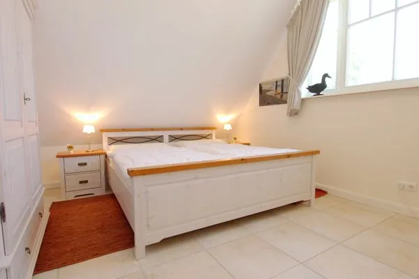 Schlafzimmer mit Doppelbett Neue Reihe Neue Reihe 28 - Wohnung Ankerplatz