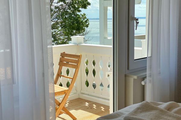 mit Balkon
