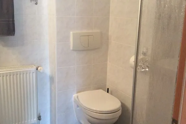 Badezimmer mit Dusche  Zur Wellenwiese 15