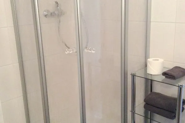 Badezimmer mit Dusche  Zur Wellenwiese 15