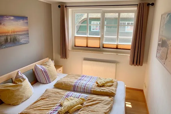 Schlafzimmer mit Doppelbett  Haus Leni