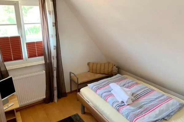 Schlafzimmer mit Einzelbett  Haus Leni