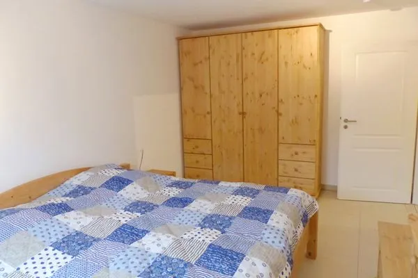 Schlafzimmer mit Doppelbett Hafenstrasse 15 in Prerow Kieckut in Prerow