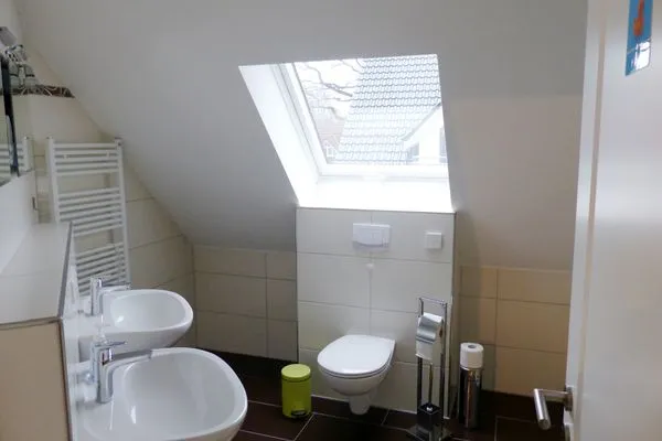 Badezimmer mit zwei Waschbecken Hafenstrasse 15 in Prerow Kieckut in Prerow