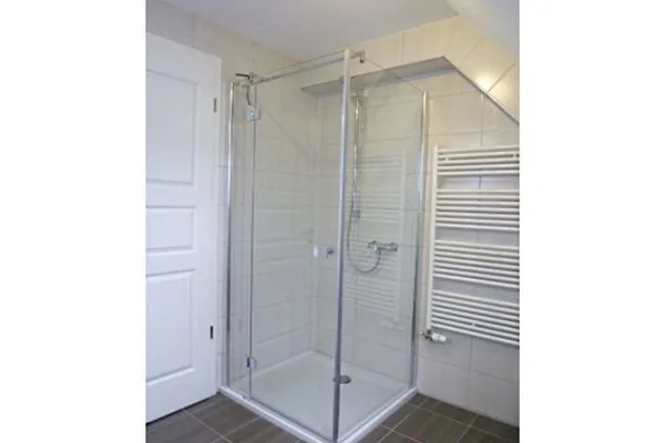 Badezimmer mit Dusche Hafenstrasse 15 in Prerow Wolkenglanz in Prerow