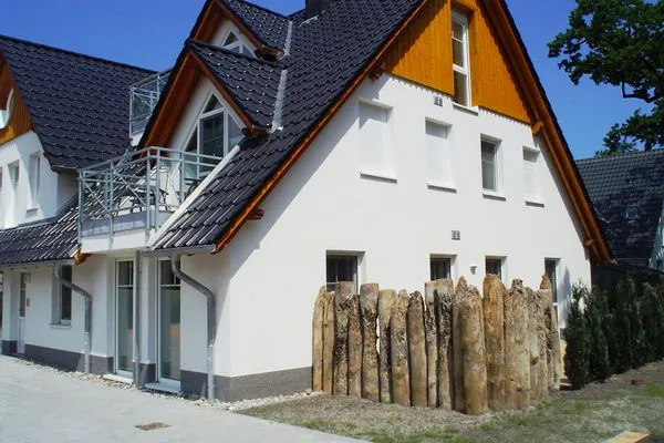 Fassade / Eingang Hafenstrasse 15 in Prerow Wolkenglanz in Prerow