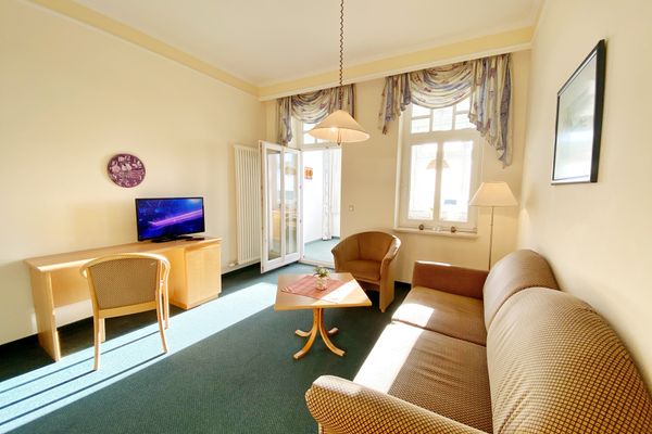 Wohnzimmer mit Schlafsofa