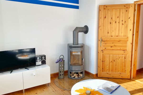 Wohnzimmer mit Kamin