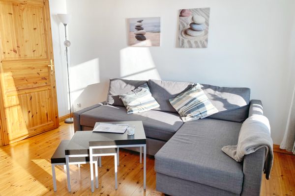 Wohnzimmer mit Schlafsofa