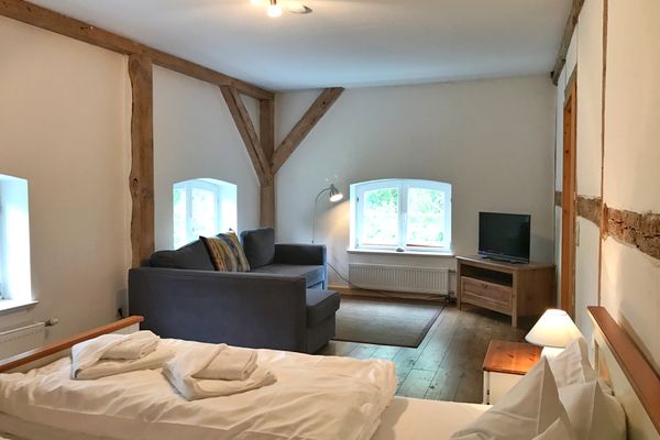 Wohnzimmer mit Schlafsofa