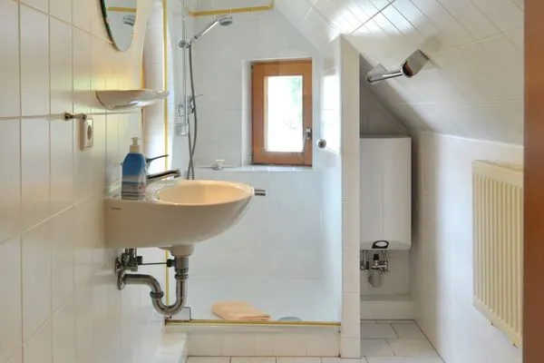 Badezimmer mit Dusche Ferienpark Freesenbruch Wohnung 1.6 - Freesenblick