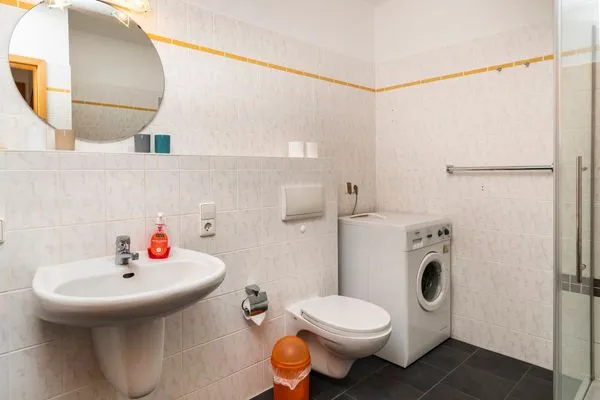 Badezimmer mit Dusche Ferienpark Freesenbruch Wohnung 2.2 - Bernstein