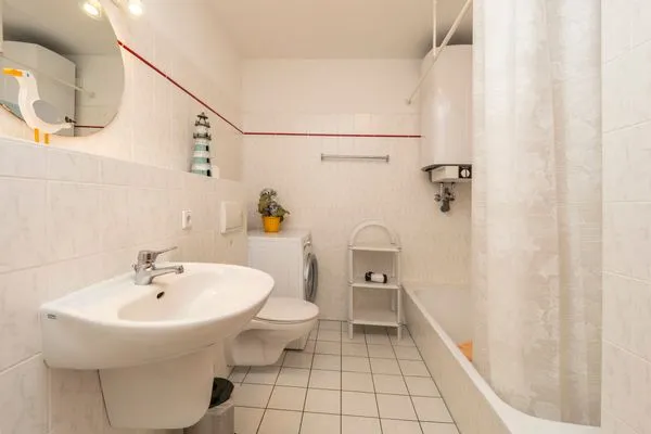 Badezimmer mit Dusche Ferienpark Freesenbruch Wohnung 2.5 - Auszeit