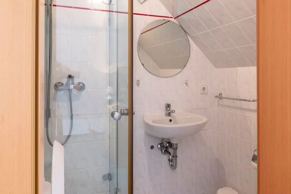 Badezimmer mit Dusche Ferienpark Freesenbruch Wohnung 2.5 - Auszeit