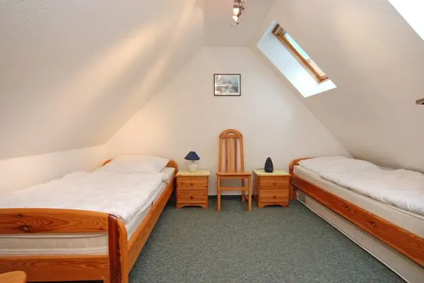 Schlafzimmer mit zwei Einzelbetten Ferienpark Freesenbruch Wohnung 2.5 - Auszeit