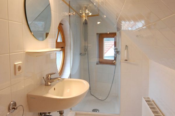 Ferienpark Freesenbruch Wohnung 4.6 - Boddenblick Ostseeheilbad Zingst - Badezimmer mit Dusche