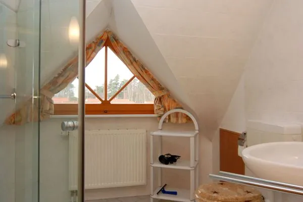 Badezimmer mit Dusche Ferienpark Freesenbruch Wohnung 13a - Austernfischer