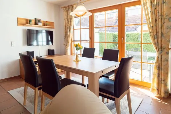 Esstisch Ferienpark Freesenbruch Reihenhaus 6b - Schwalbe