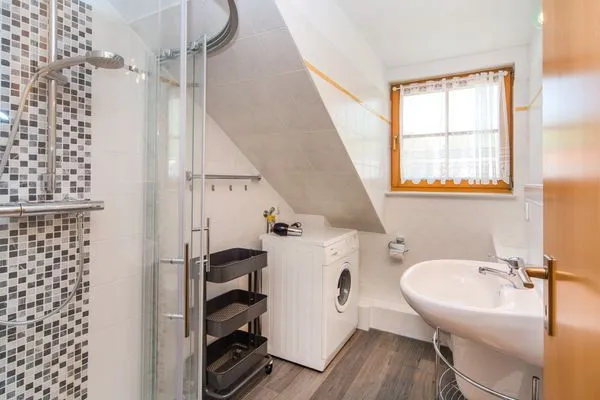 Badezimmer mit Dusche Ferienpark Freesenbruch Reihenhaus 7 - Seestern