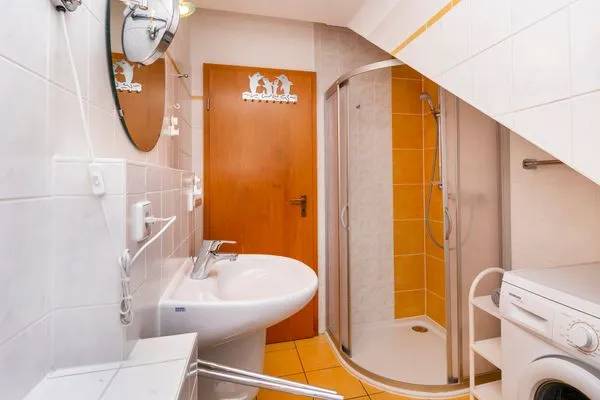 Badezimmer mit Dusche Ferienpark Freesenbruch Reihenhaus 8 - Zum Meer