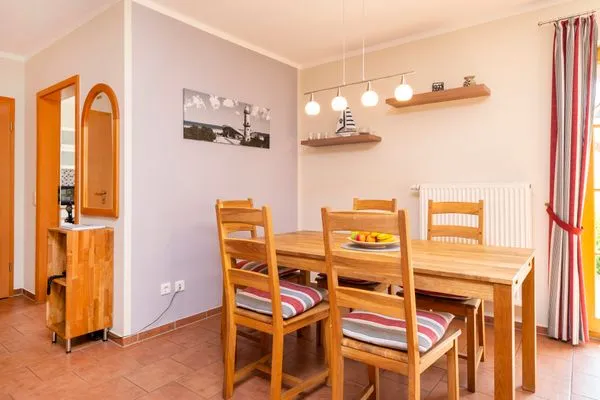 Esstisch Ferienpark Freesenbruch Reihenhaus 8 - Zum Meer