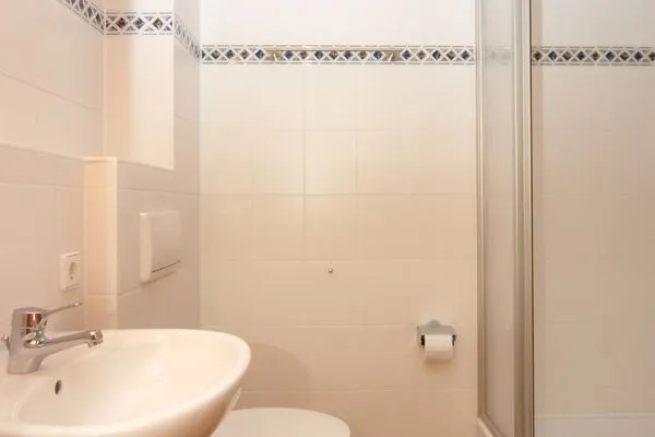 Badezimmer mit Dusche Ferienpark Freesenbruch Doppelhaushälfte 10 - Lieblingsplatz