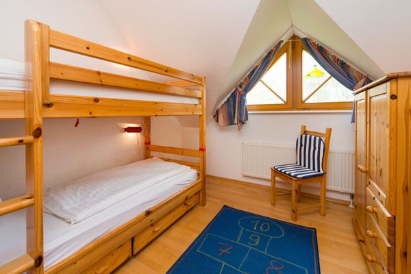 Ferienpark Freesenbruch Doppelhaushälfte 10a - Meeresbrise Ostseeheilbad Zingst - Schlafzimmer mit Etagenbett