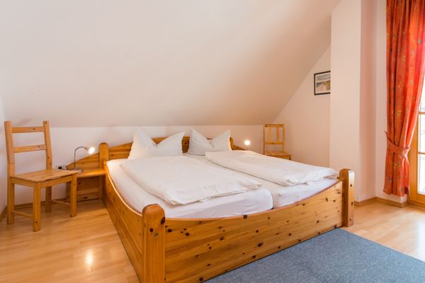 Ferienpark Freesenbruch Doppelhaushälfte 10a - Meeresbrise Ostseeheilbad Zingst - Schlafzimmer mit Doppelbett