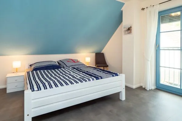 Schlafzimmer mit Doppelbett Ferienpark Freesenbruch Doppelhaushälfte 11a - Schwalbennest